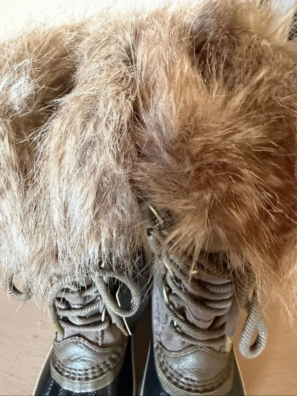 Sorel Joan of Arctic women’s waterproof winter boots in size 5.5